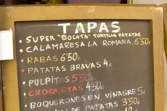 Tapas Tafel aus Spanien